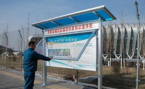 不銹鋼宣傳欄制作廠家：不銹鋼與亞克力材料的各自優(yōu)勢(shì)